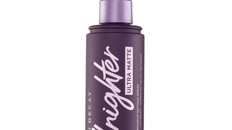 Maîtriser l&rsquo;Art des Brumes Fixatrices : Comment Fixer Votre Look