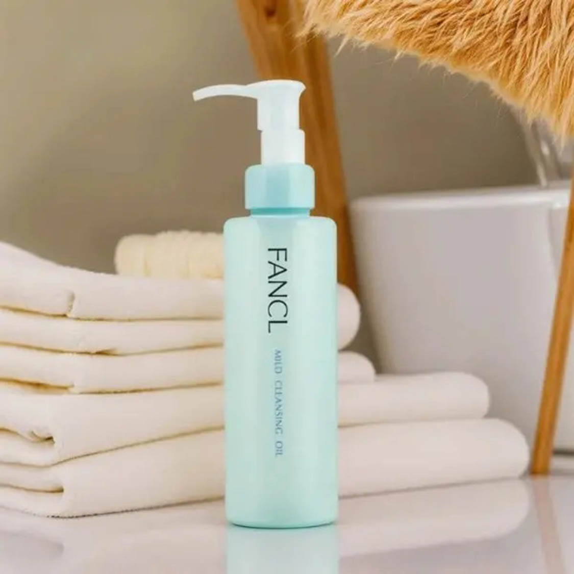 Avez-vous bien démaquillé votre peau ? Ne laissez pas les résidus de maquillage abîmer vos pores.