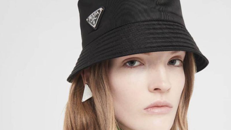 Qu&rsquo;est-ce qui manque à votre tenue ? Peut-être un chapeau.